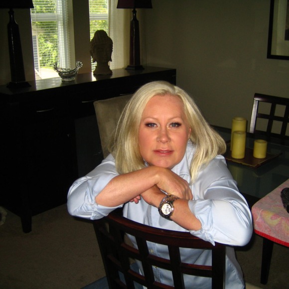 Meet your Posher, Sandy - Picture 1 of 1